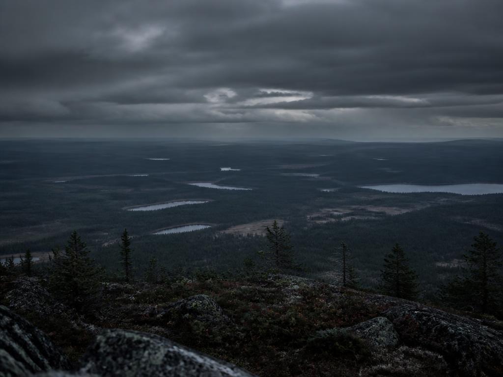 View from Hemliden over forest, lakes and the northern horizon
