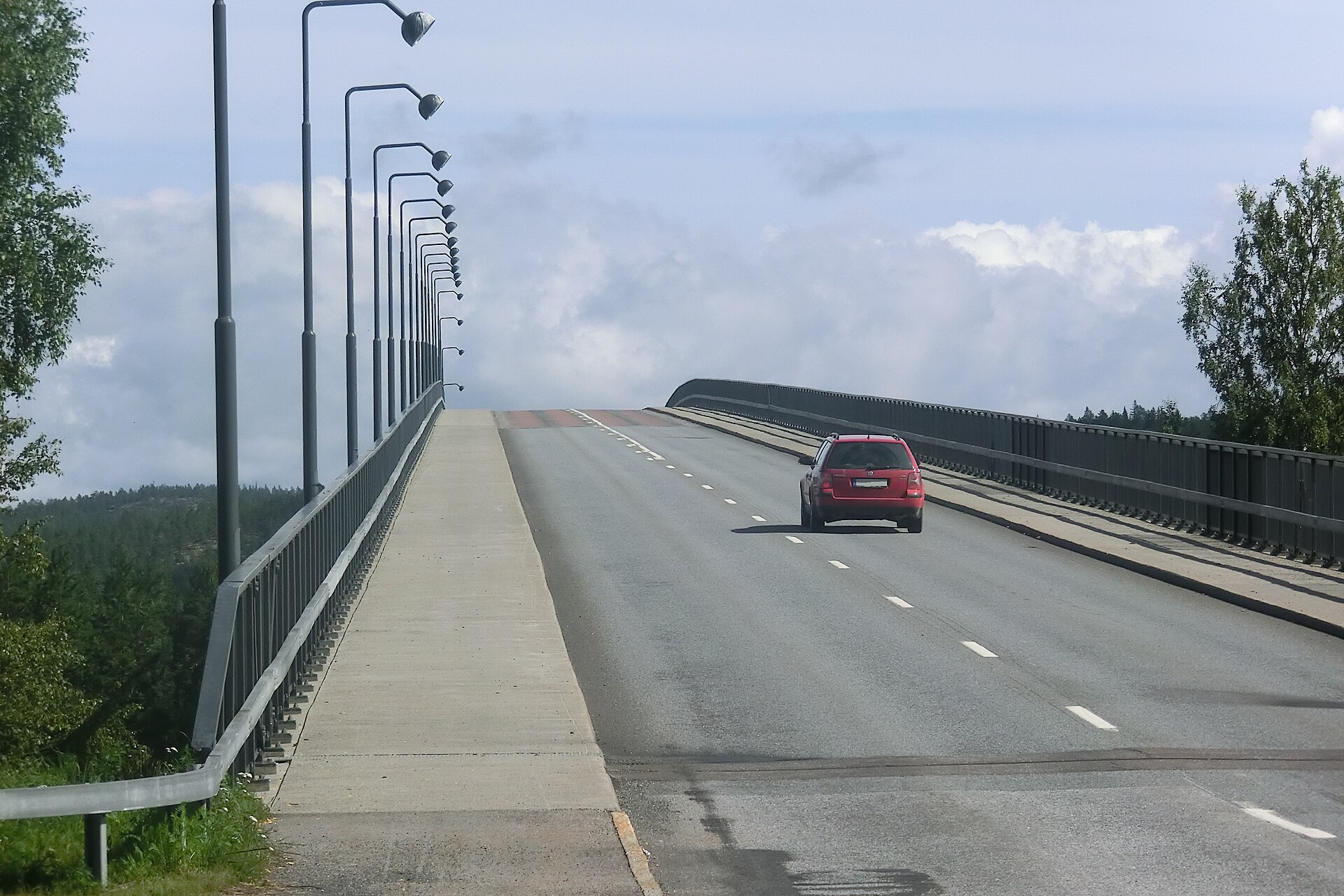 The Sandö bridge spanning Ångermanälven