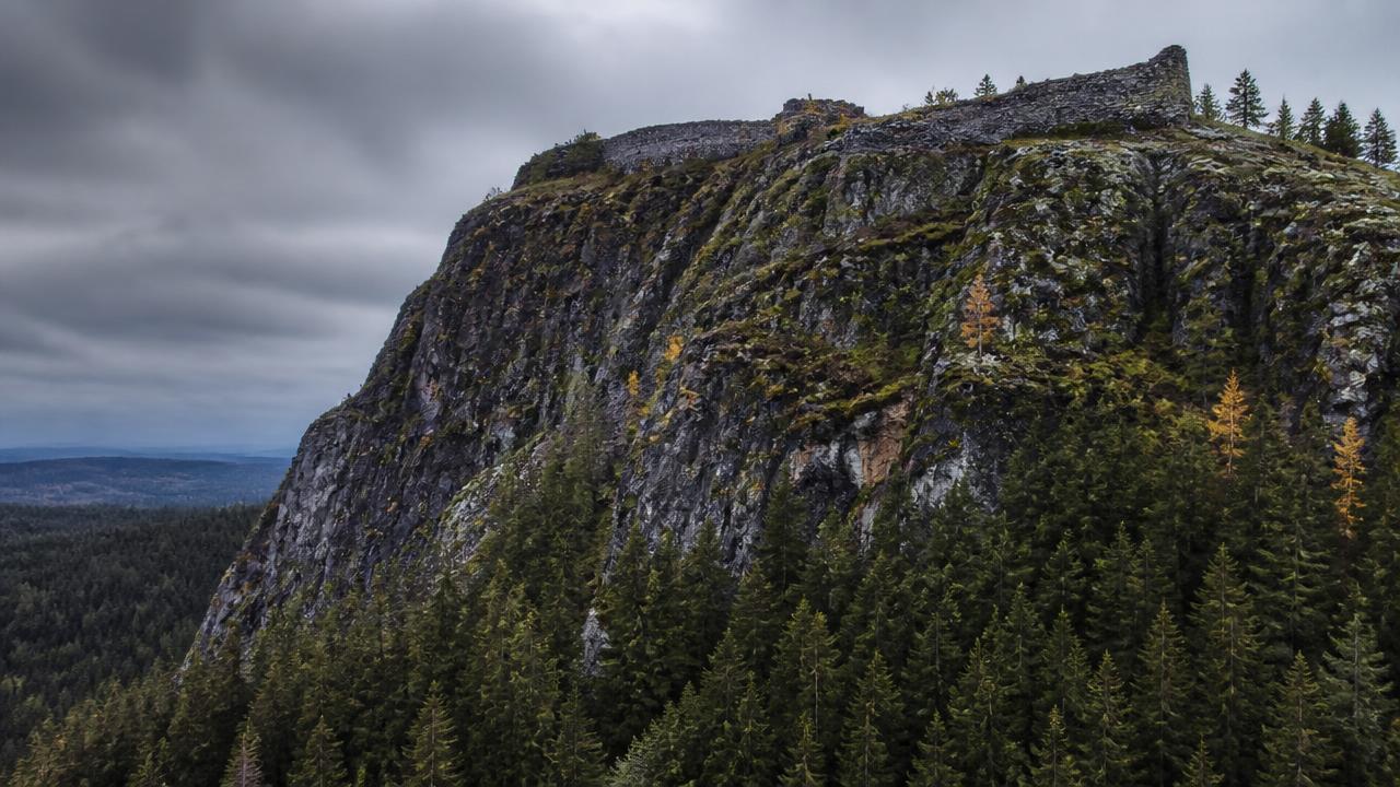 The steep cliff of Rogstaklippen crowned by ancient stone ramparts